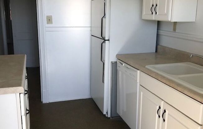 2 beds, 1 bath, $1,850, Unit 2