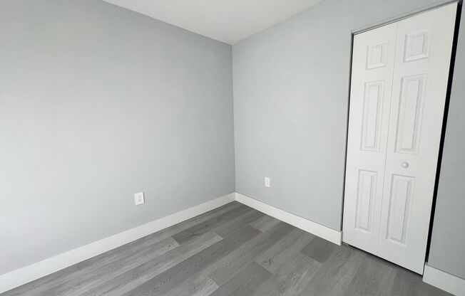 3 beds, 1 bath, 880 sqft, $2,300, Unit 5200-2
