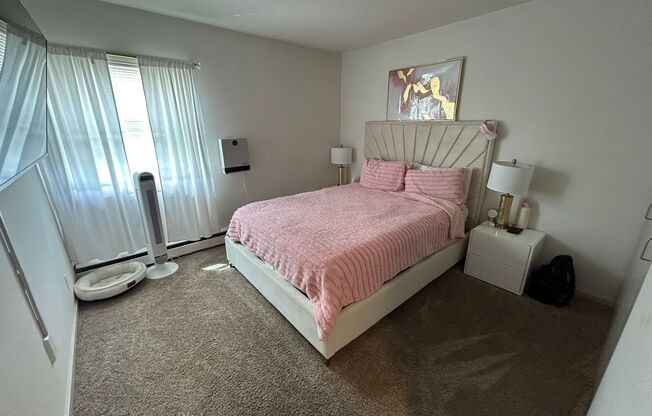 2 beds, 1 bath, $1,395, Unit 204
