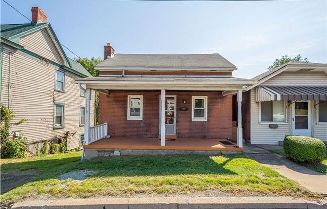 Available NOW!! 3 Beds 1.5 Bath Home