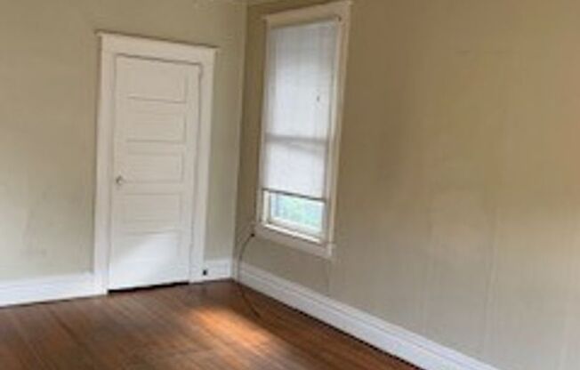 1 bed, 1 bath, $1,200, Unit 1126 Corona St. #2