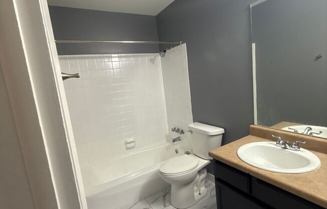 2 beds, 1 bath, 900 sqft, $1,325, Unit Station Hills 5818-17