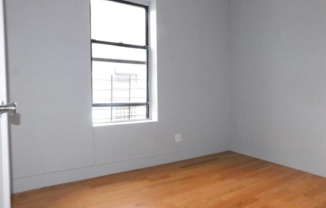 3 beds, 1 bath, $3,600, Unit 5RS