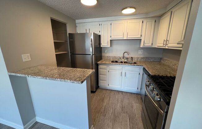 Charming 1 bed 1 Bath Condo - Minutes from Downtown