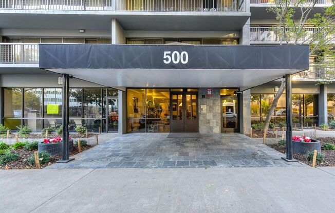 1 Bedroom 1 Bathroom Downtown Unit with Parking