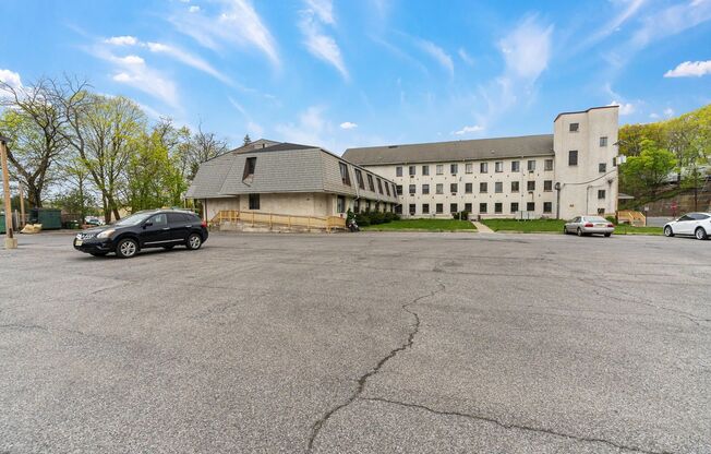 2 beds, 1 bath, 650 sqft, $1,800, Unit A207