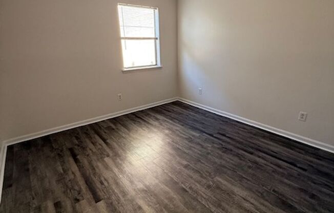 2 beds, 1 bath, 940 sqft, $1,100, Unit 113B