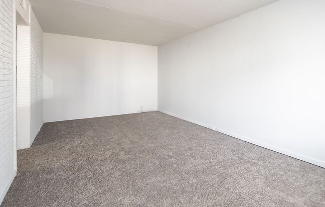 3 beds, 1.5 baths, $1,295, Unit 803-D