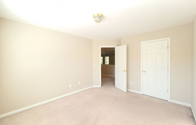 5 beds, 3 baths, $2,695