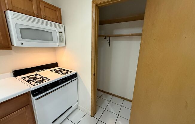 1 bed, 1 bath, $1,095, Unit 103