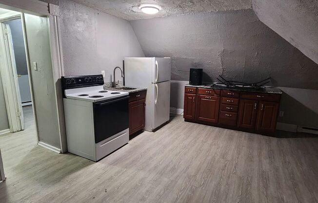 1 bed, 1 bath, $700