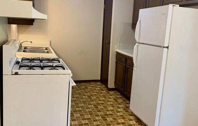 2 beds, 1 bath, 900 sqft, $999