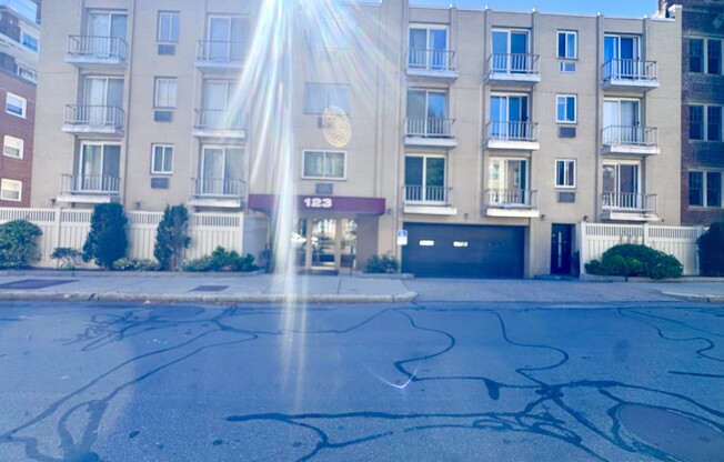 1 bed, 1 bath, 650 sqft, $2,400, Unit 3F