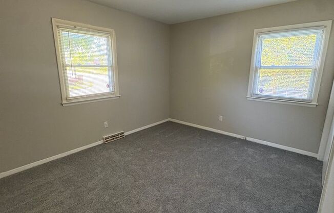 Spacious 3bedroom House  ($500.00 off first full months rent if Move in by October 1,2025)