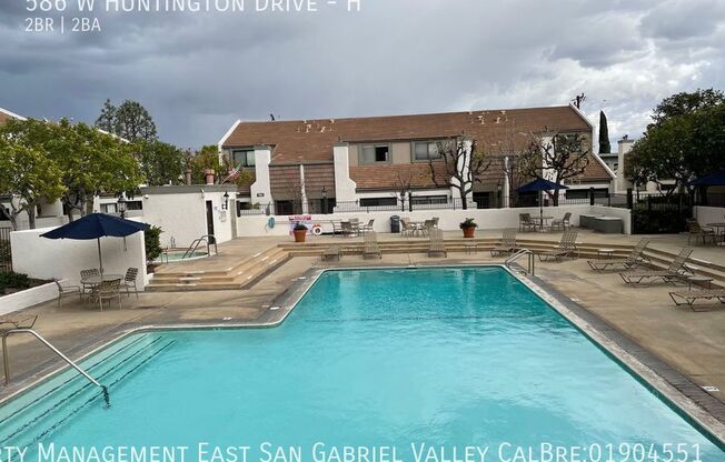 586 W HUNTINGTON DR