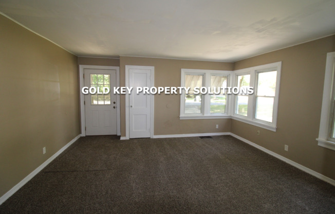 Bright and Sunny 2 BR 1 BA House in Quiet Neighborhood (SECTION 8 APPROVED)