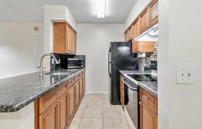 2 beds, 2 baths, 932 sqft, $2,100