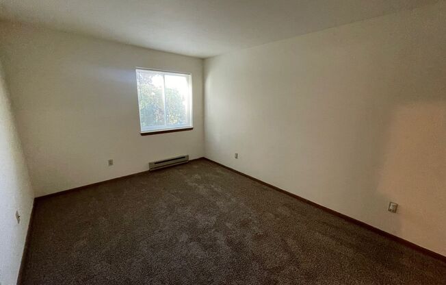 3 beds, 1 bath, 1,040 sqft, $1,800, Unit 3172-104