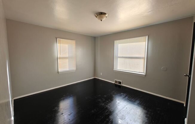 2 beds, 1 bath, $1,200