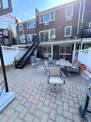 3 beds, 2 baths, 1,210 sqft, $3,200, Unit 2