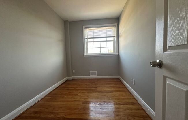 3 beds, 1 bath, $2,200