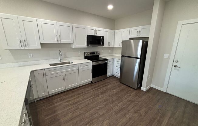 2 beds, 2 baths, 915 sqft, $1,495, Unit 204 - B957