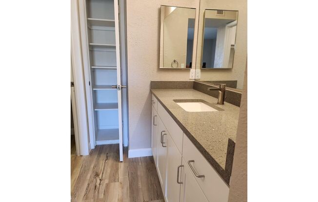2 beds, 1.5 baths, 895 sqft, $1,475, Unit 204