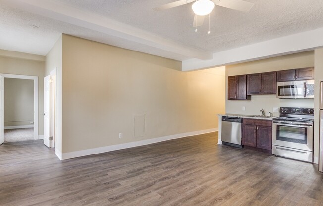 1 bed, 1 bath, 650 sqft, $995, Unit 9L