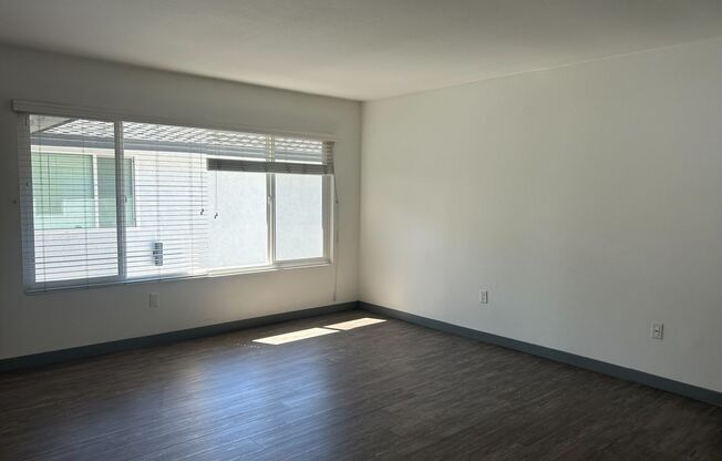 2 beds, 1 bath, 950 sqft, $2,910, Unit D078