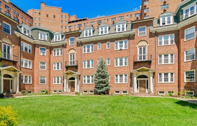 2 beds, 1 bath, 1,100 sqft, $1,725, Unit F1