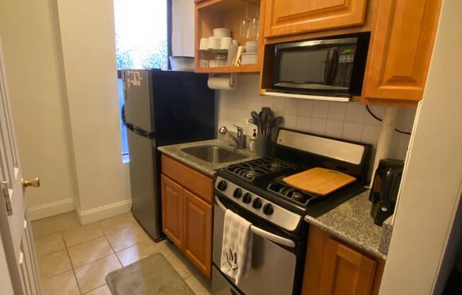 1 bed, 1 bath, $3,000, Unit 11