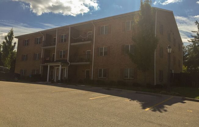 2 beds, 1 bath, $1,195, Unit Building A Unit 9