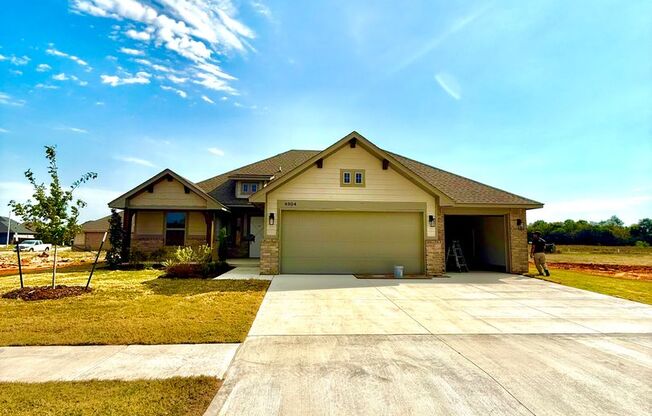 Brand New Home in Mustang!