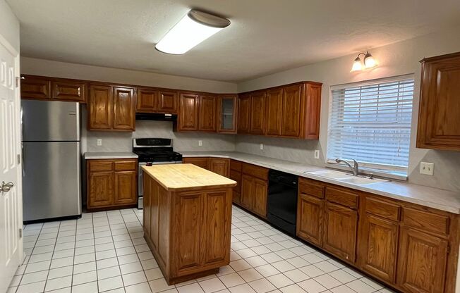 3 beds, 2 baths, $1,695