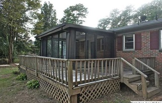 3 beds, 1 bath, $1,095