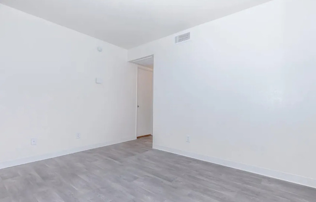 2 beds, 1 bath, 700 sqft, $899, Unit 146