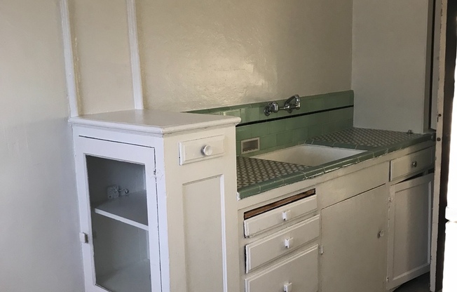 Studio, 1 bath, 550 sqft, $1,495, Unit 08