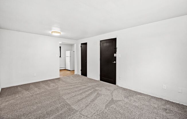 2 beds, 1 bath, 850 sqft, $949, Unit 10615 Lindberg Ave. C4 - Apt. 4