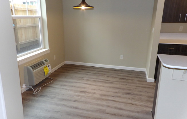 690 SE 5 AVE