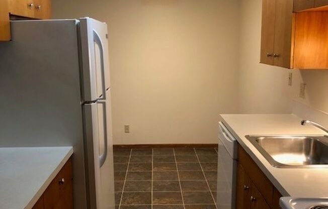 2 beds, 1 bath, 800 sqft, $1,695, Unit 5