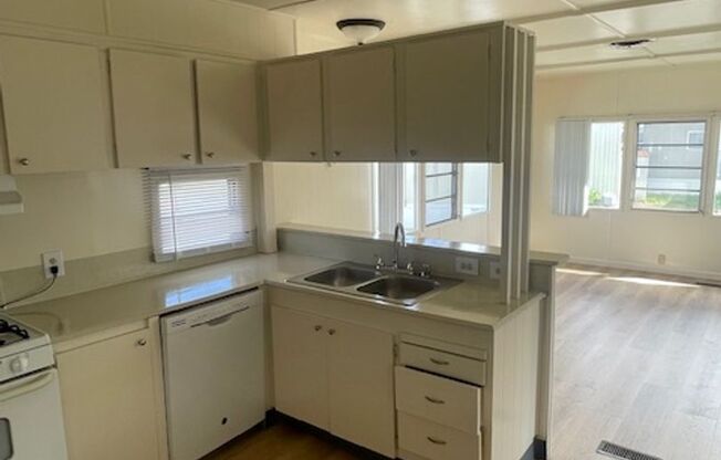 2 beds, 1 bath, 720 sqft, $2,795, Unit 165