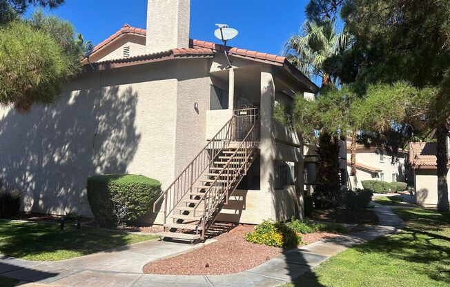 Beautiful & upscale 2 bedroom 2 bathrooms apartment Available for rent !!!