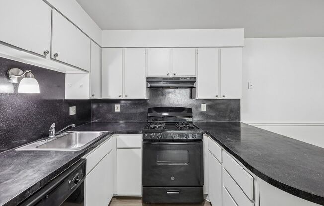 3 beds, 1.5 baths, 950 sqft, $1,385, Unit 104