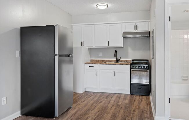 Studio, 1 bath, 300 sqft, $845, Unit 16