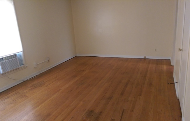 1 bed, 1 bath, $850, Unit 15