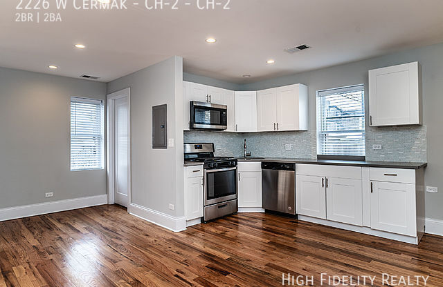 2226 W CERMAK CHEMIN