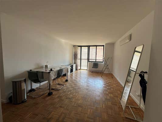 2 beds, 1 bath, 831 sqft, $3,000, Unit 9E