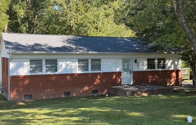 Nice Ranch Home just 2 miles from Downtown Dallas NC