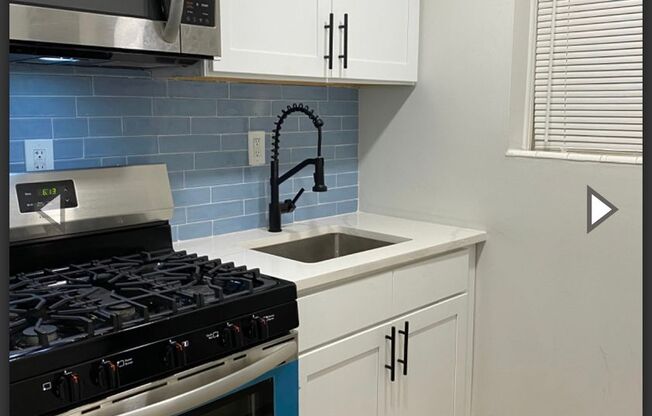 1 bed, 1 bath, 750 sqft, $1,695, Unit B02