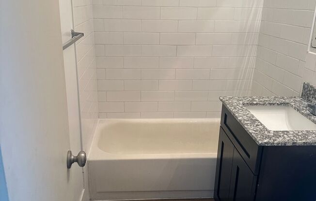 2 beds, 1 bath, 921 sqft, $1,589, Unit 3-303